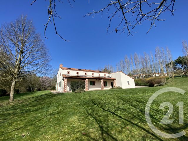 maison à vendre - 10 pièces - 205.0 m2 - MONTREVAULT SUR EVRE - 49 - PAYS-DE-LOIRE - Century 21 Iméo