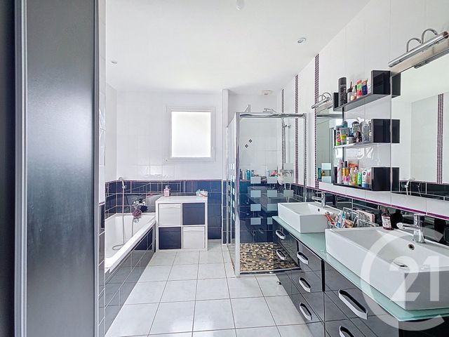 maison à vendre - 8 pièces - 167.0 m2 - ST JULIEN DE VOUVANTES - 44 - PAYS-DE-LOIRE - Century 21 Iméo